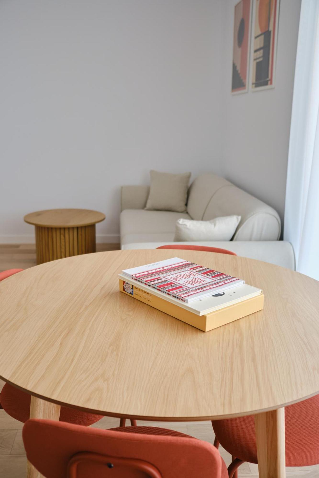 Orange I One Bedroom I One Cotroceni Park